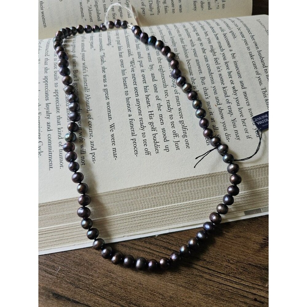 Water pearl necklace